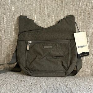 Baggallini Pocket Crossover Crossbody in gray with leopard print